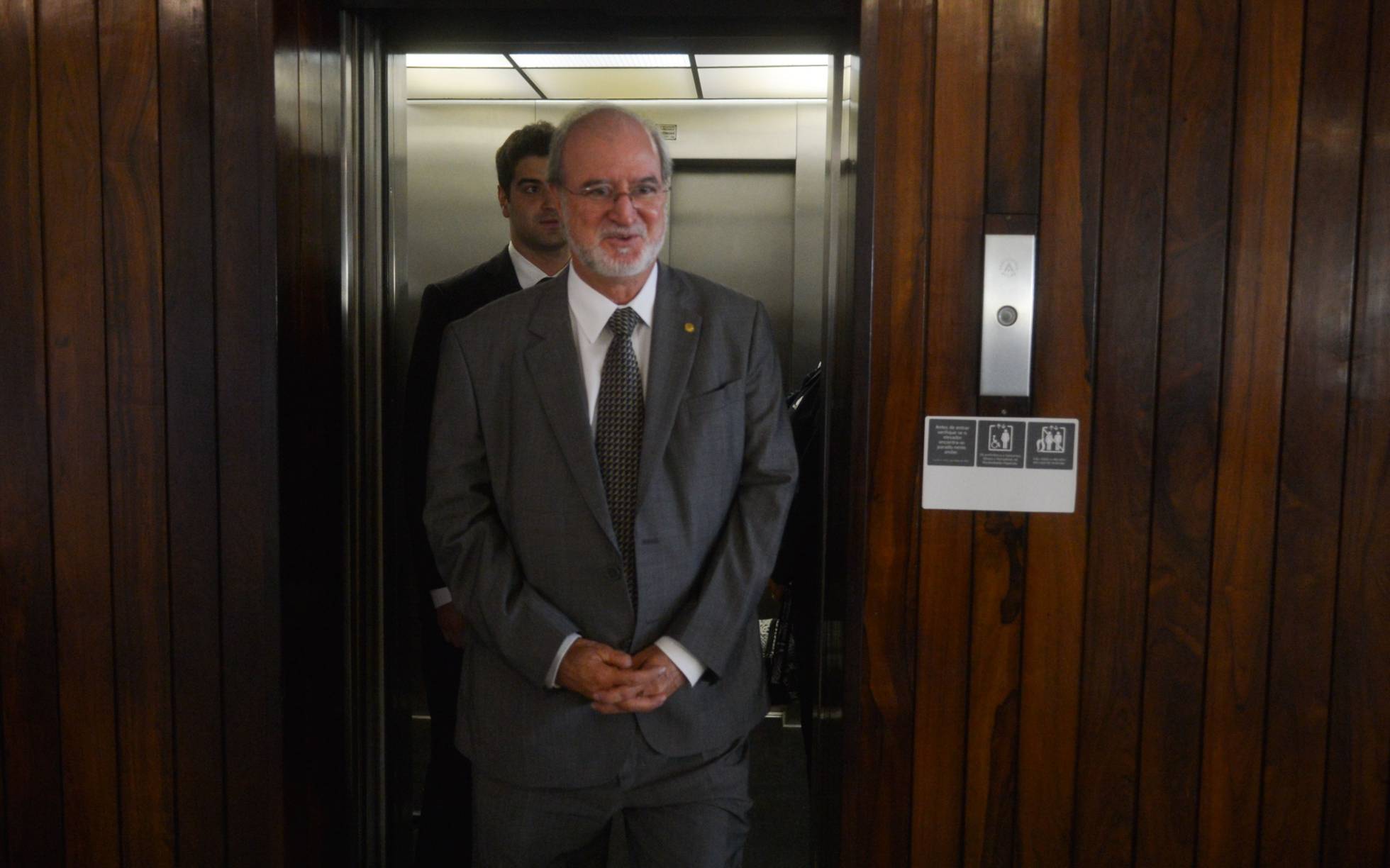 Alckmin sem foro, Aécio quase réu, Azeredo perto da prisão: Justiça mira tucanos